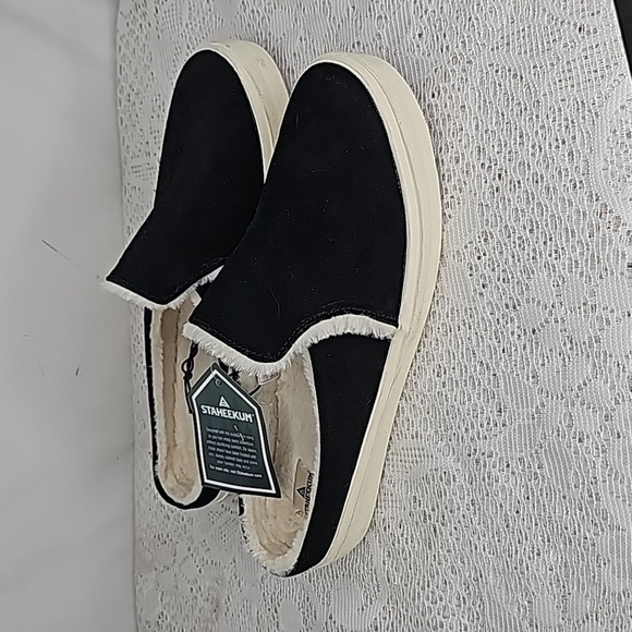 staheekum Shoes - NWT Staheekum Cozy Camp Mule black slip on suede memory foam furry shoes sz 10